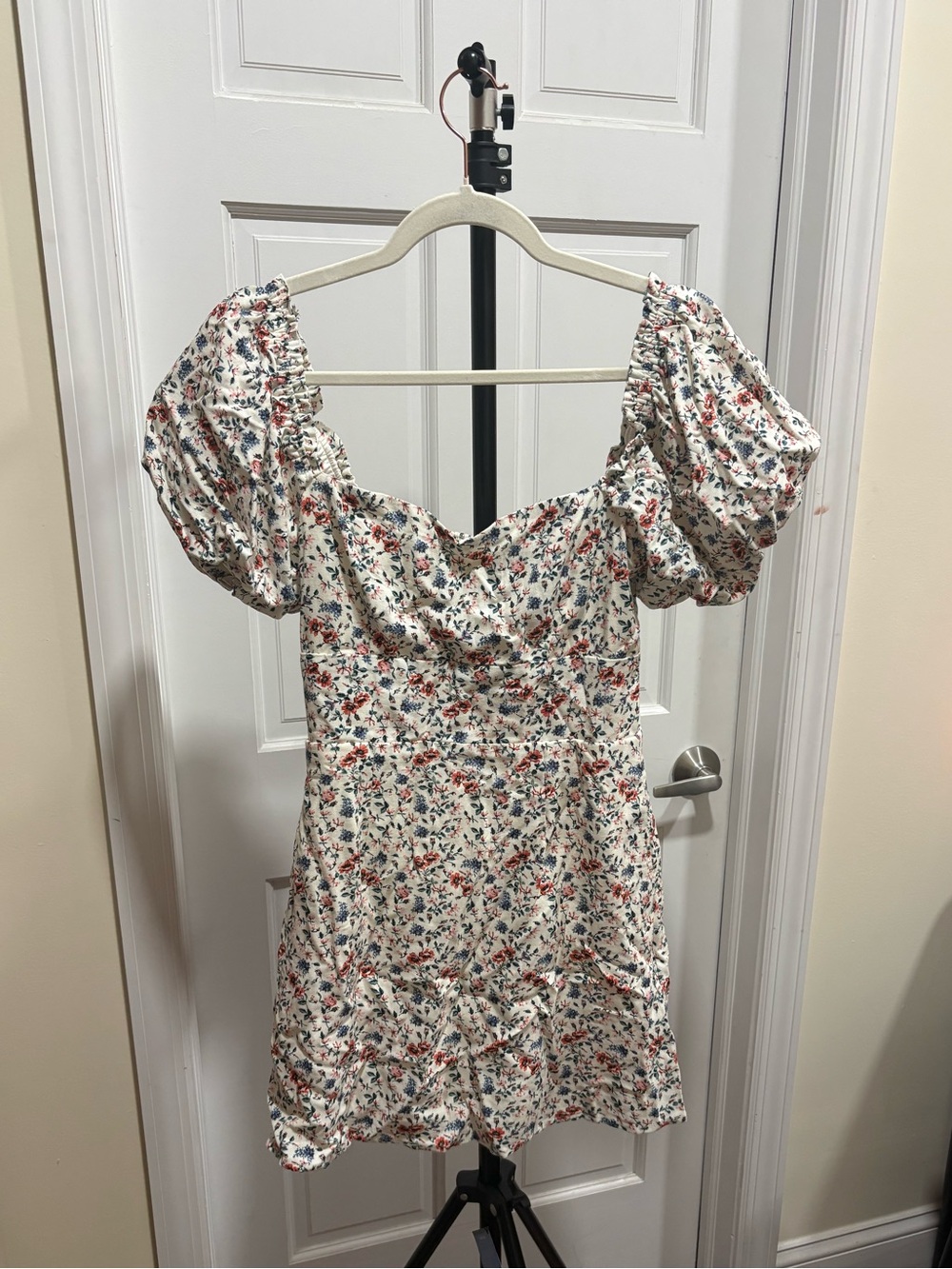 Francesca’s White Floral Mini Dress